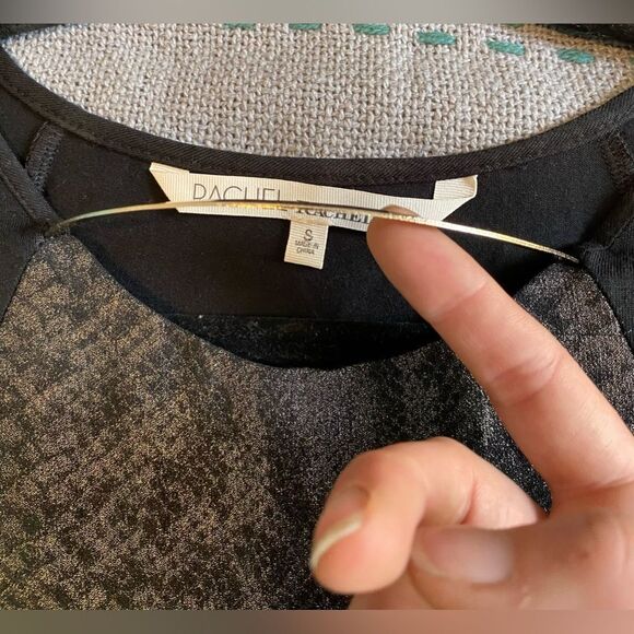 COPY - Rachel Roy, Metallic Snake Print Sleeveless Top w/Silver Necklace Size S - Picture 7 of 7